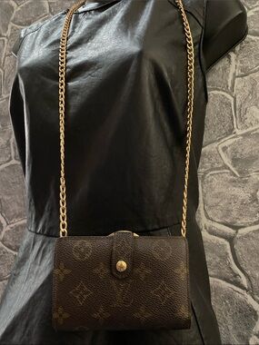 Authentic Louis Vuitton Monogram Kisslock Wallet